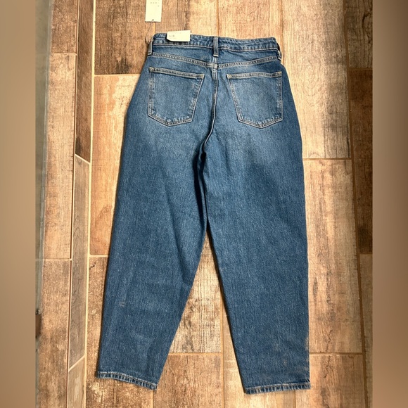 NEW Tapered Leg Highest Rise Blue Jeans Size 4 Regular - Picture 3 of 4